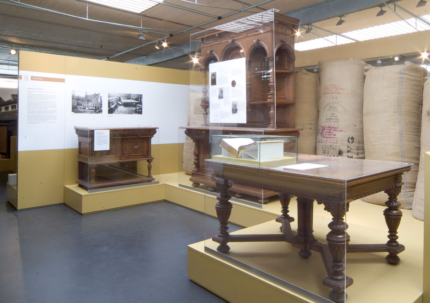 Iconic exhibits (Furniture of a hop trader)