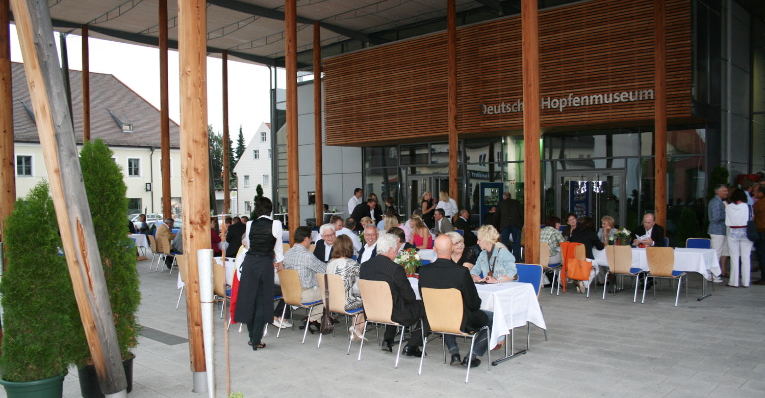 Lunch at the museum forecourt with banquet seating
