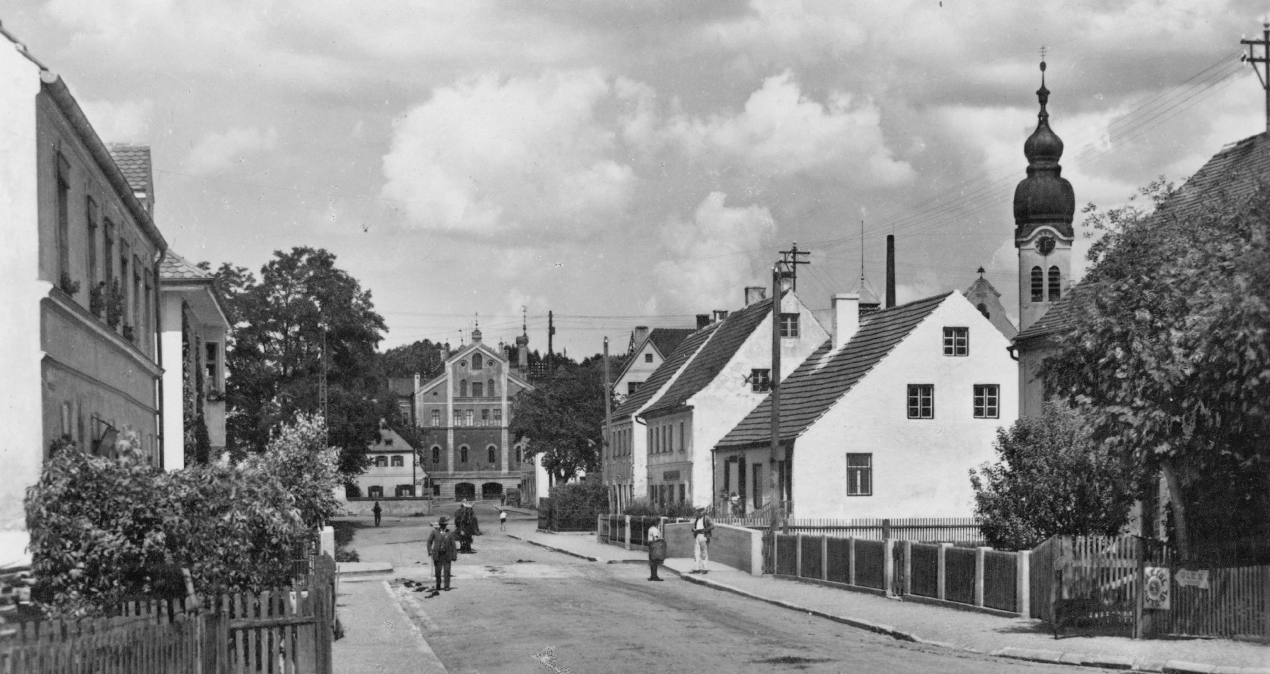 Street scene in the Wolnzach market around 1950