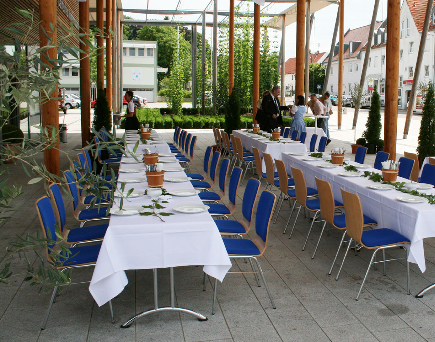 Banquet seating on the museum forecourt
