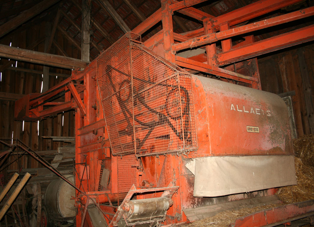 Allaeys Compact Pflückmaschine in der Maschinenhalle