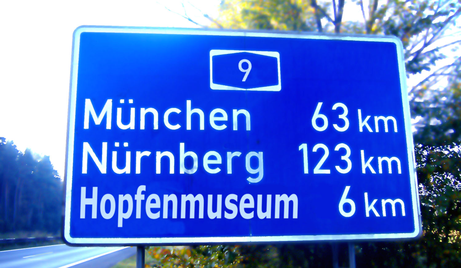 Autobahnschild Deutsches Hopfenmuseum