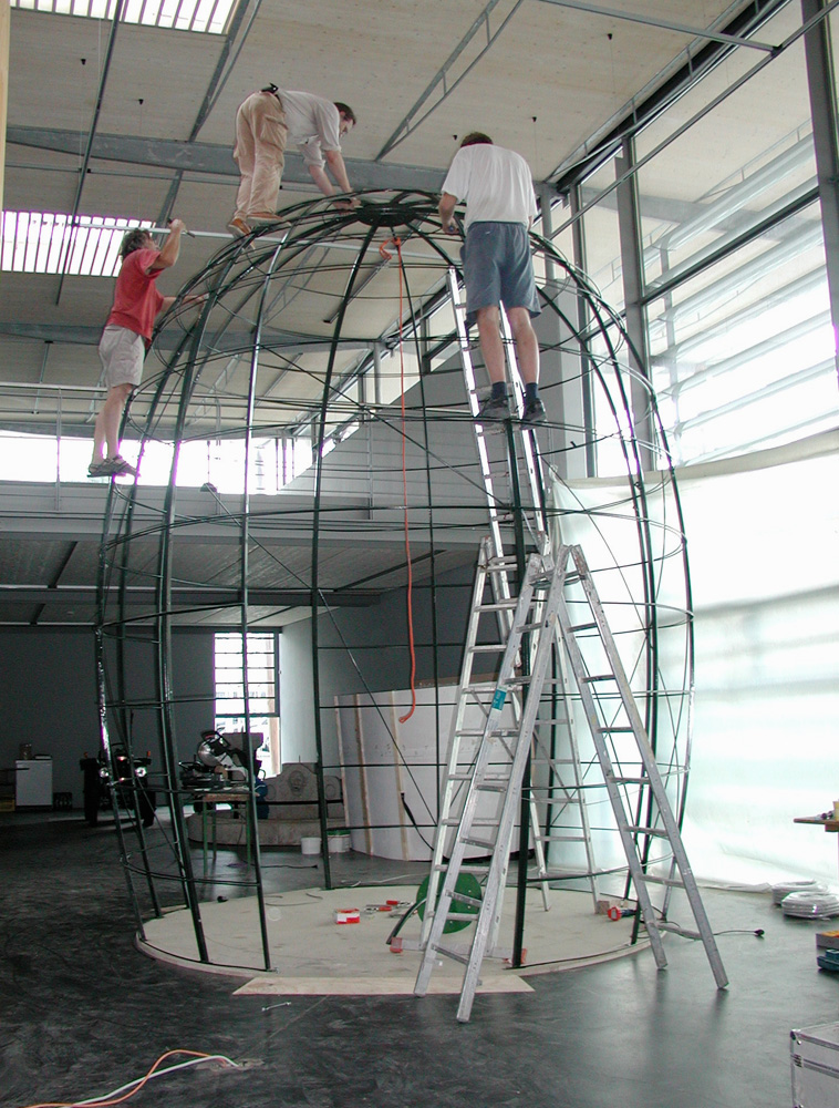 Im Hintergrund ist übrigens schon das Modell der Auenlandschaft zu sehen. 