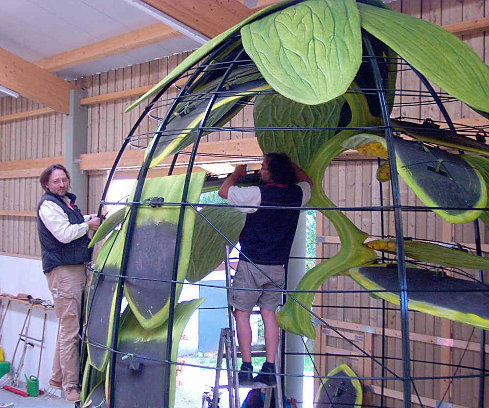 Der Meister bei der Arbeit: Günther Politor mit einem Kollegen von Werk 7.